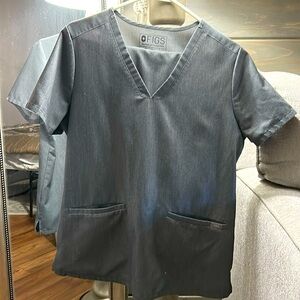 Figs 2 pocket scrub top